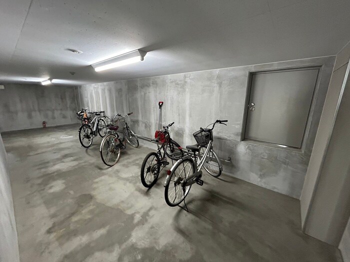 物件外観写真5　(駐輪場)