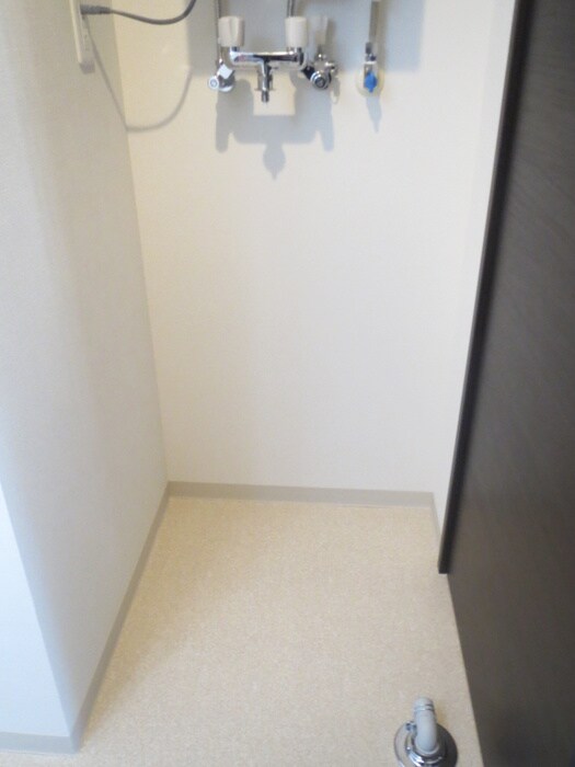 物件内観写真13　(洗濯機置場)