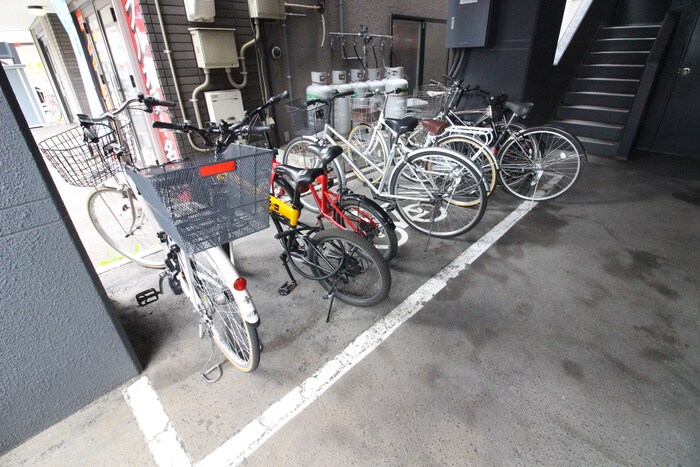 物件外観写真3　(駐輪場)