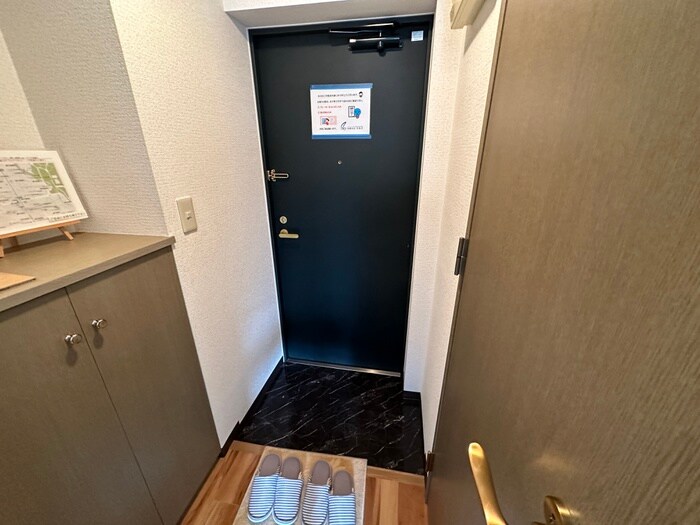 物件内観写真16　(玄関)