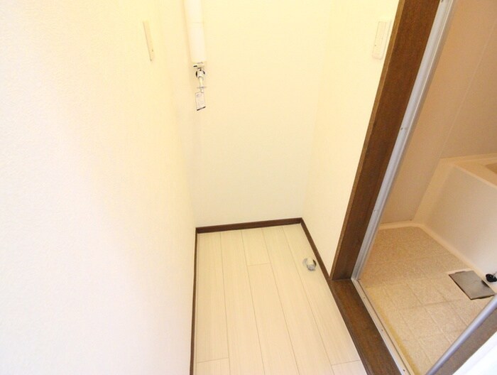 物件内観写真18　(洗濯機置場)