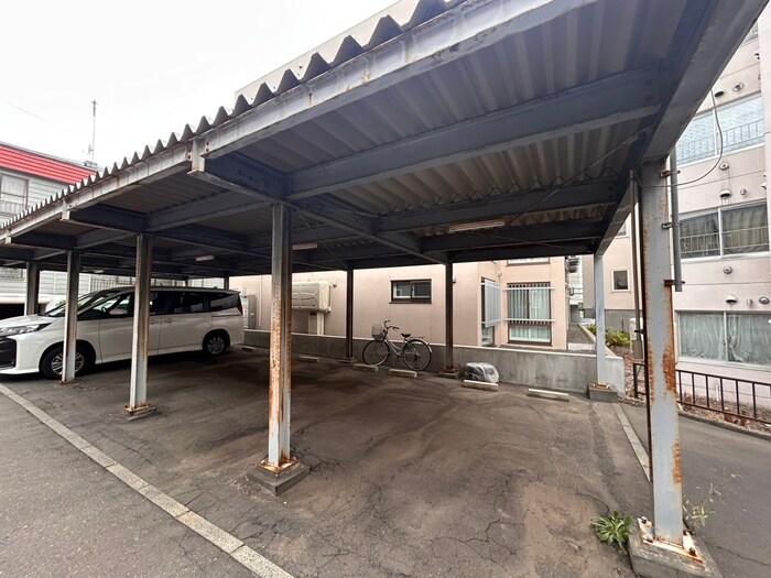 物件外観写真3　(駐車場)