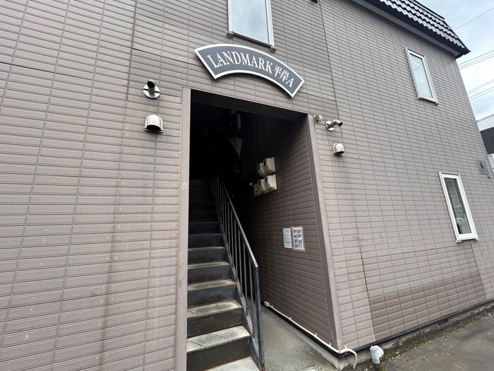 物件外観写真4　(エントランス部分)