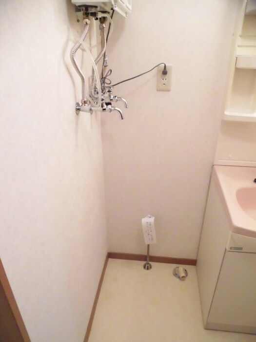 物件内観写真13　(洗濯機置場)