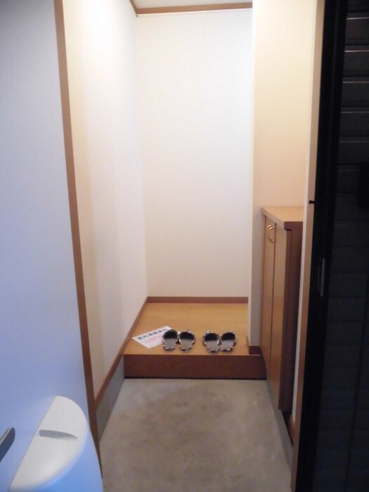 物件内観写真16　(玄関)