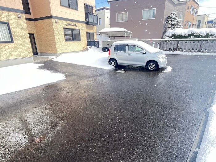 物件外観写真3　(駐車場)
