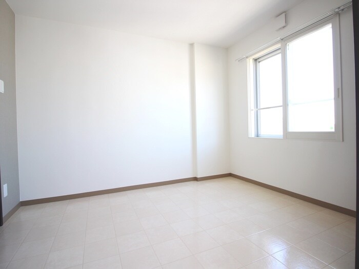 物件内観写真4　(居室)