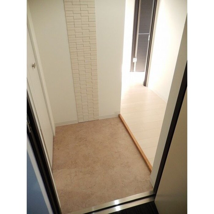 物件内観写真16　(玄関)