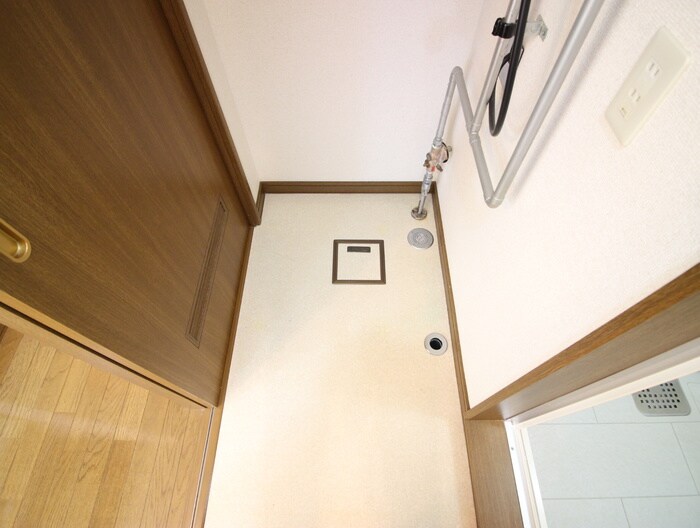 物件内観写真13　(洗濯機置場)