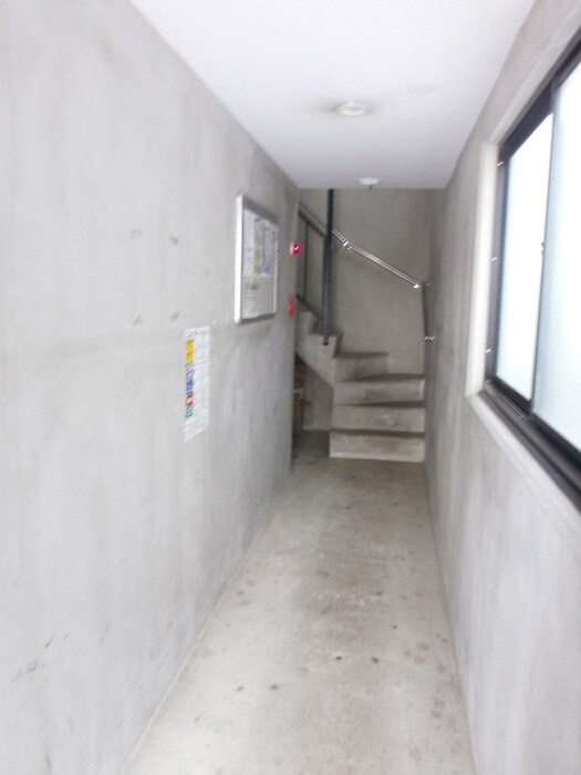 物件外観写真3　(エントランス部分)