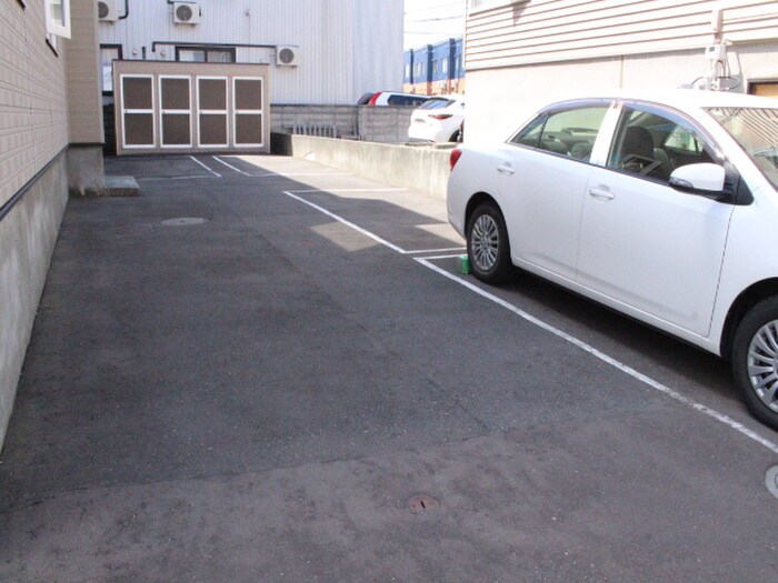物件外観写真3　(駐車場)