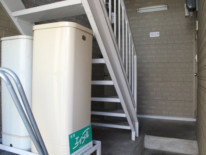 物件外観写真4　(エントランス部分)