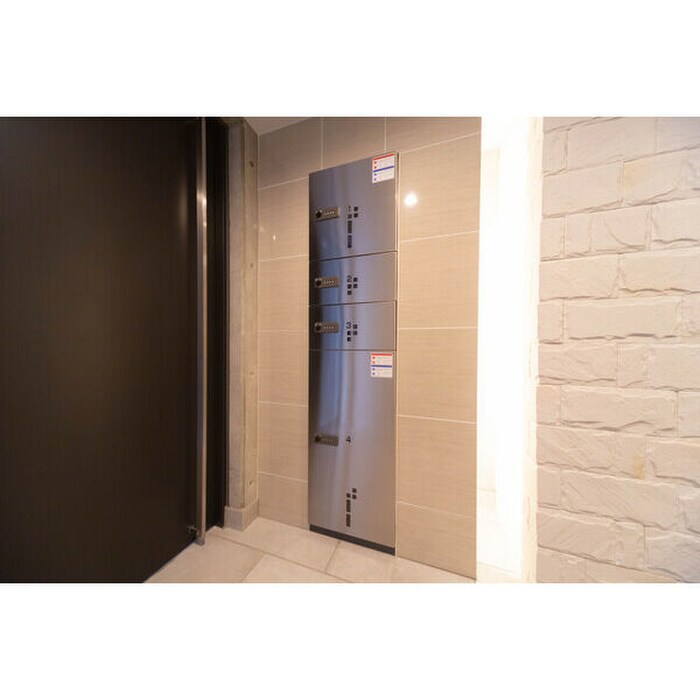 物件外観写真5　(エントランス部分)