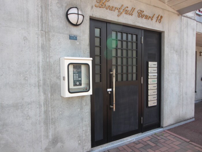 物件外観写真3　(エントランス部分)