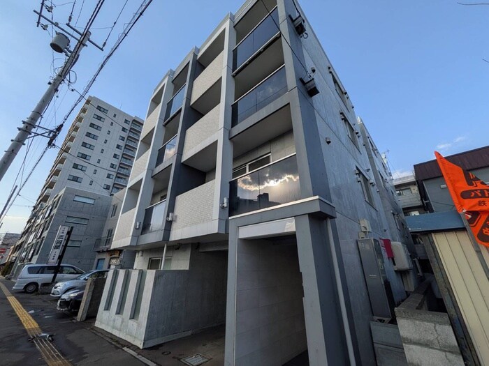 物件外観写真2　(同型モデル)