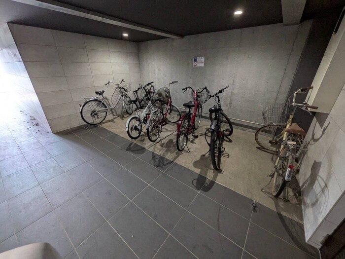 物件外観写真3　(駐輪場)