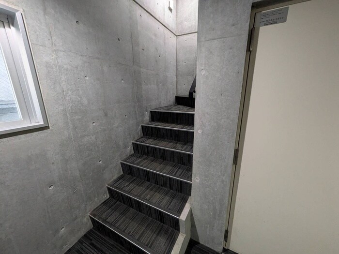 物件外観写真6　(エントランス部分)