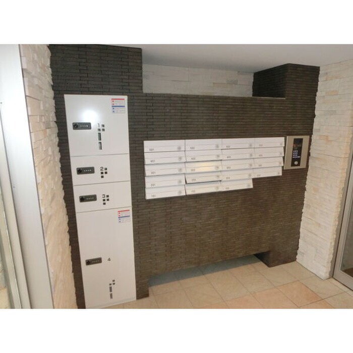 物件外観写真3　(エントランス部分)