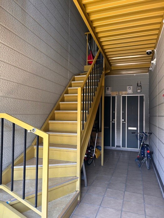 物件外観写真3　(エントランス部分)