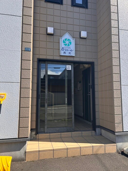 物件外観写真4　(エントランス部分)