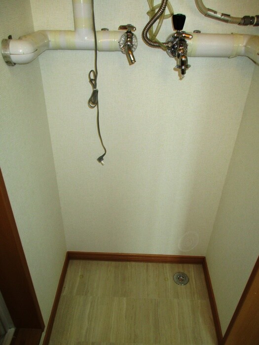 物件内観写真17　(洗濯機置場)