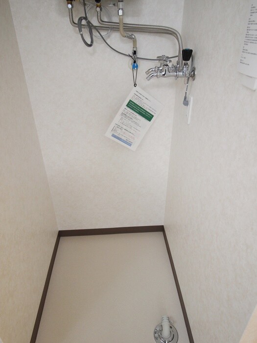 物件内観写真16　(洗濯機置場)