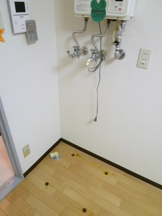 物件内観写真13　(洗濯機置場)