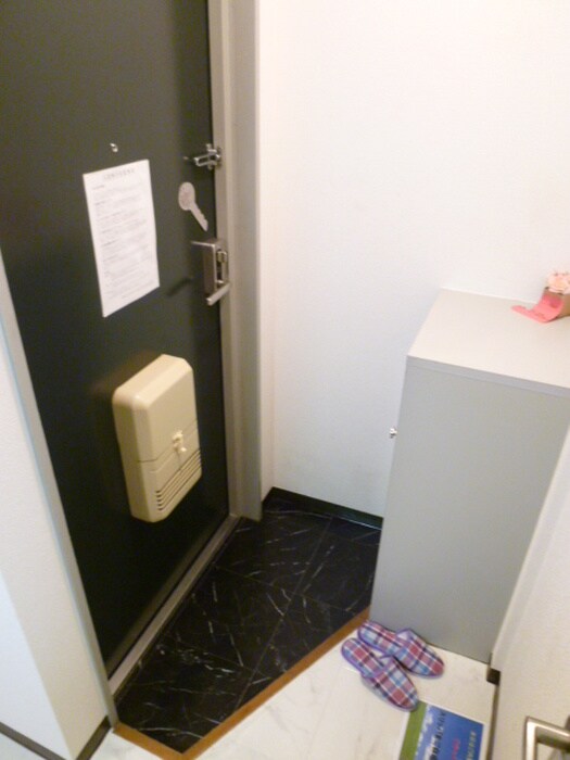 物件内観写真16　(玄関)