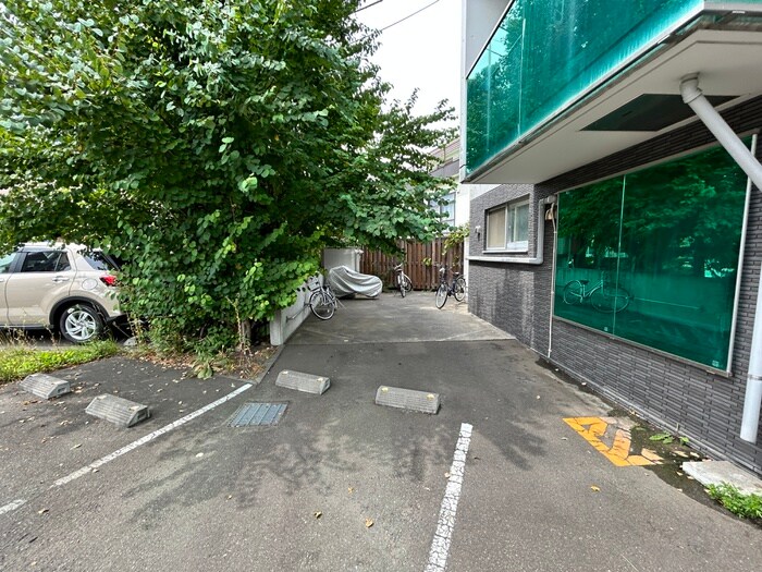 物件外観写真4　(駐輪場)
