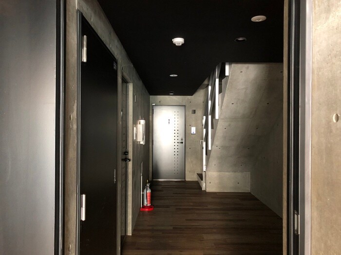 物件外観写真3　(エントランス部分)