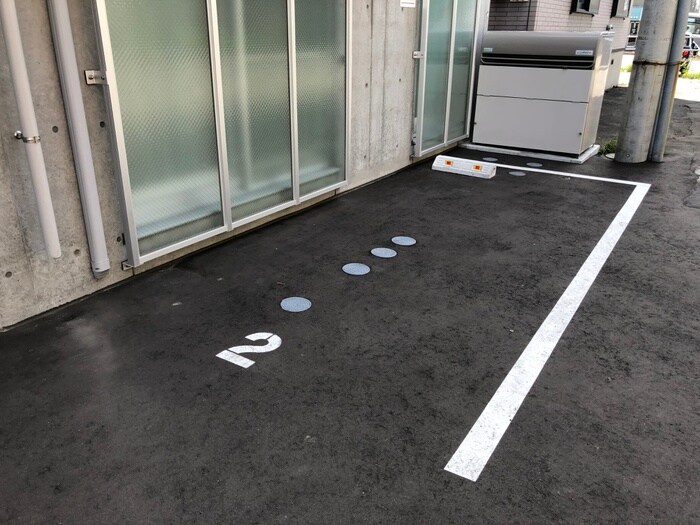 物件外観写真6　(駐車場)