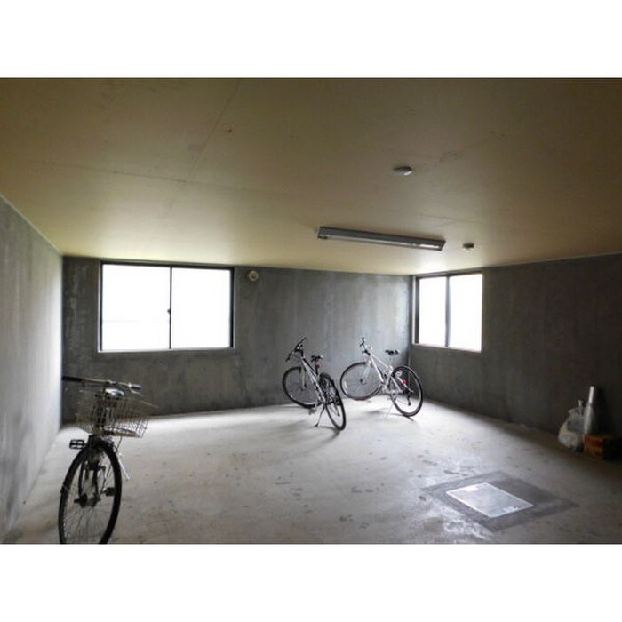 物件外観写真5　(駐輪場)