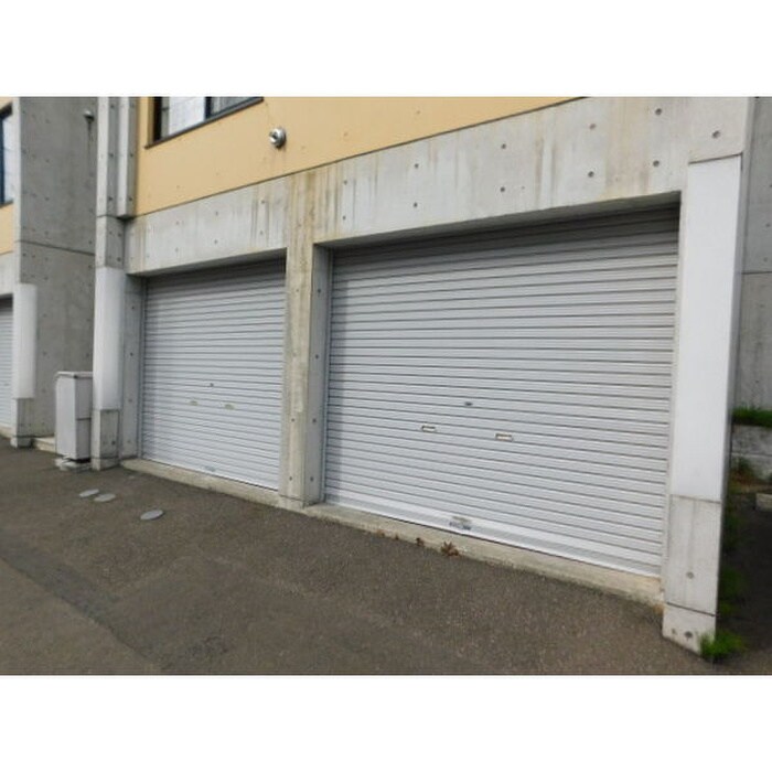 物件外観写真6　(駐車場)