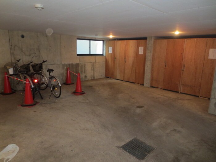 物件外観写真3　(駐輪場)