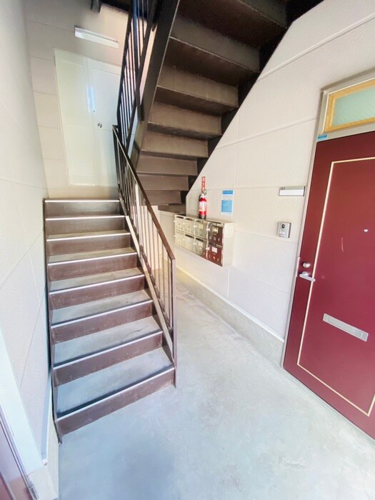 物件外観写真4　(エントランス部分)