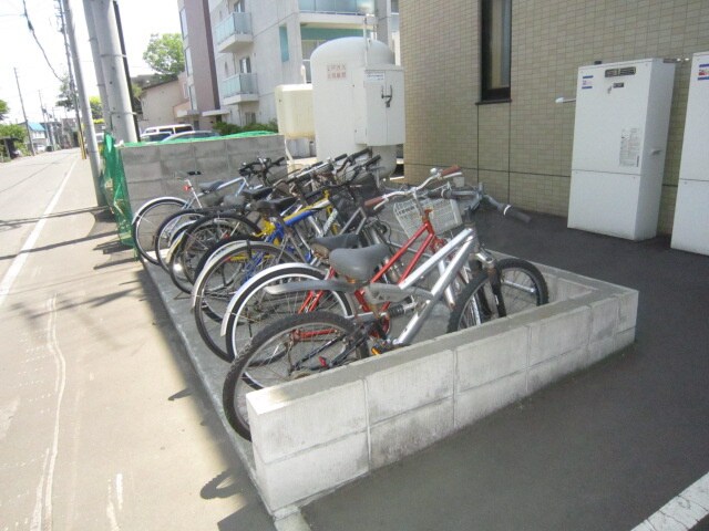 物件外観写真3　(駐輪場)