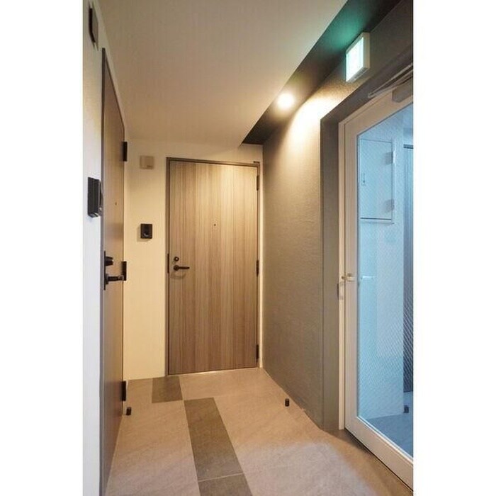 物件内観写真9　(玄関)