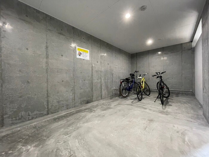 物件外観写真4　(駐輪場)