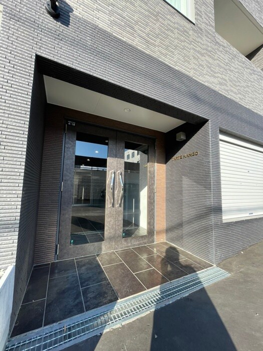 物件外観写真5　(エントランス部分)