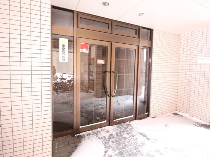 物件外観写真2　(エントランス部分)