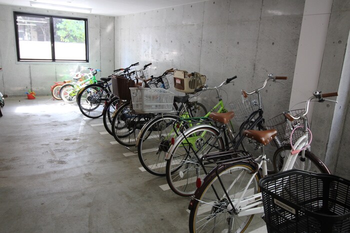 物件外観写真4　(駐輪場)