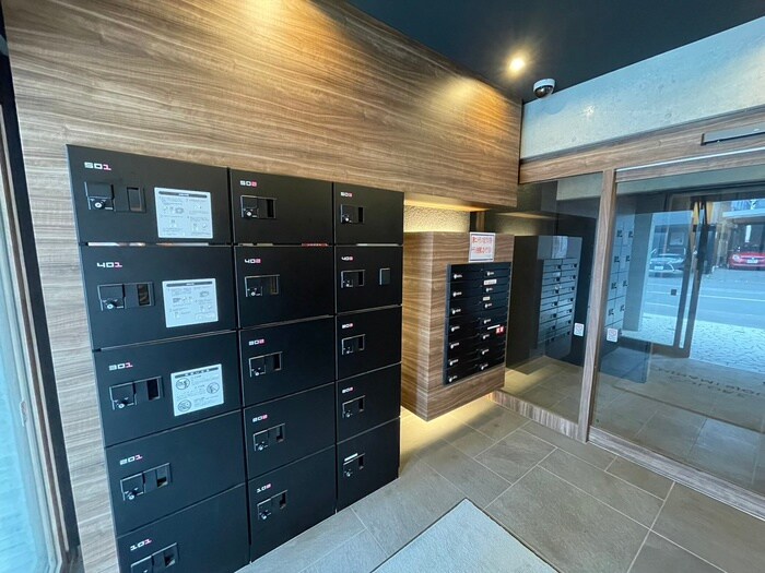 物件外観写真5　(エントランス部分)