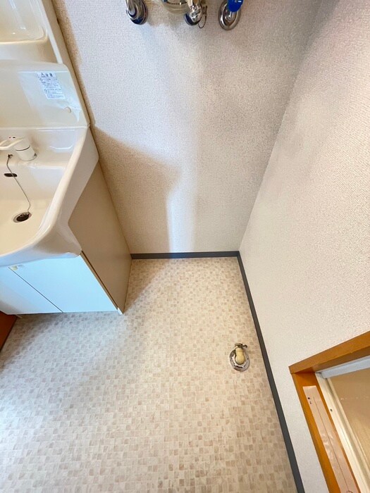 物件内観写真12　(洗濯機置場)