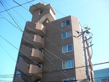 メ－プル中の島外観写真