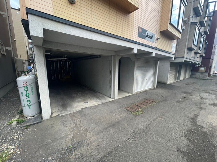 物件外観写真4　(駐車場)