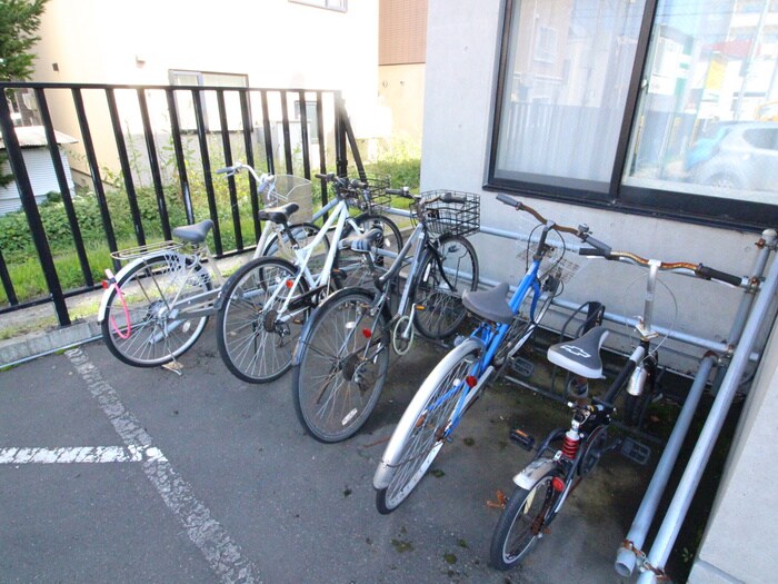 物件外観写真4　(駐輪場)