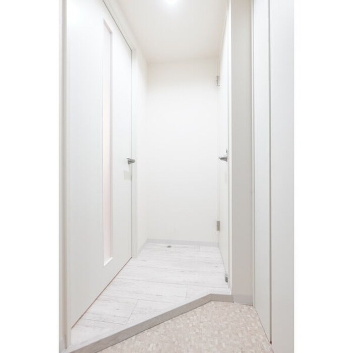 物件内観写真7　(玄関)