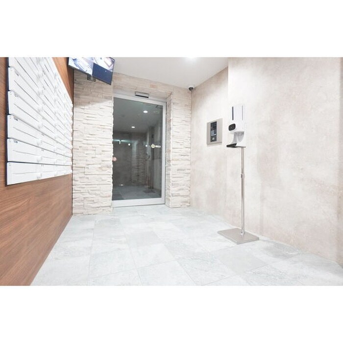 物件外観写真3　(エントランス部分)