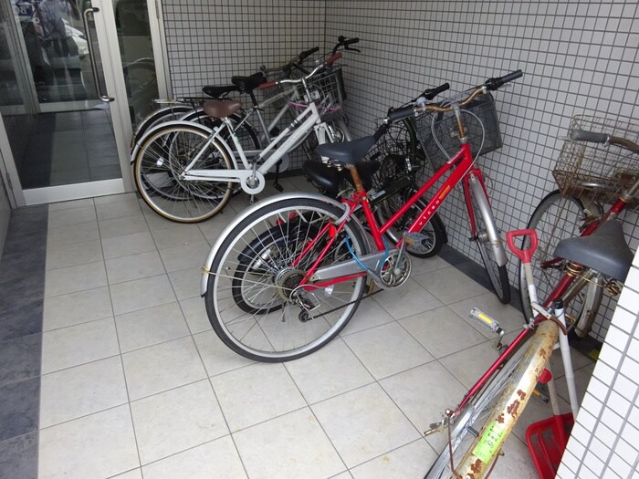物件外観写真4　(駐輪場)