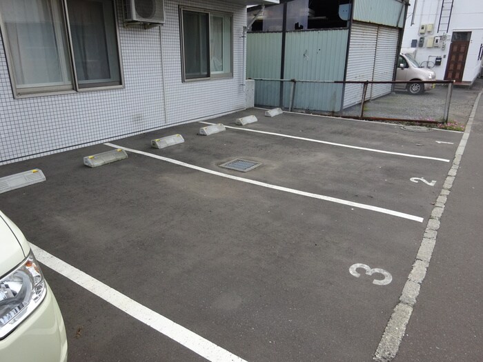 物件外観写真5　(駐車場)